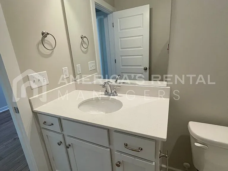 2124 Sullivan Dr — Photo 26