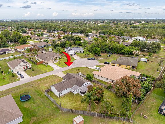 3rd image of 120 SW Austin Court