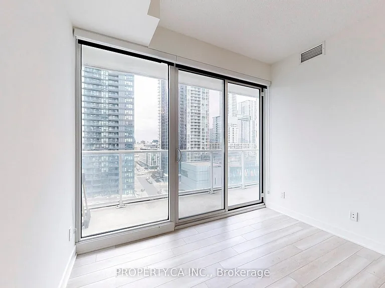 17 Bathurst St #1209 — Photo 11