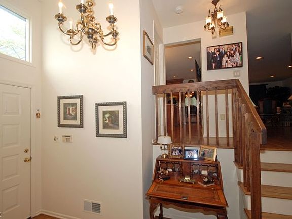 2nd image of 19 Davey Dr Unit 19