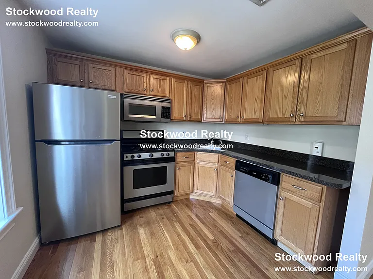 16 Gates St #3 — Photo 4
