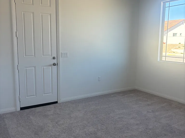 4061 Hudson Ln — Photo 12