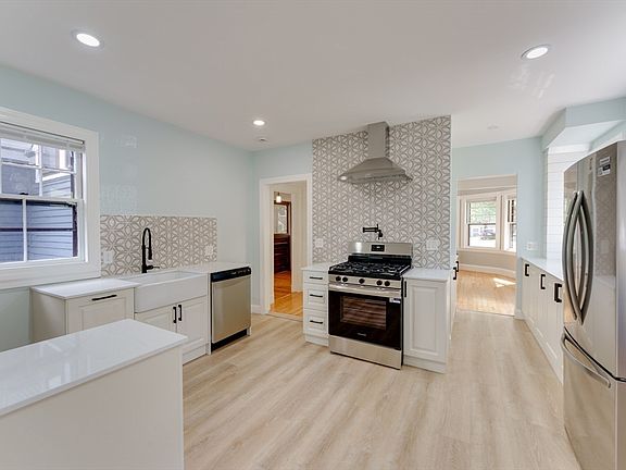 4th image of 30 Firglade Ave