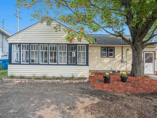 1878 Lakeshore Dr, Muskegon, MI 49441