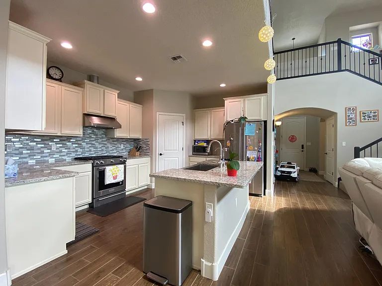 8701 Desert Finch Ln NE — Photo 3