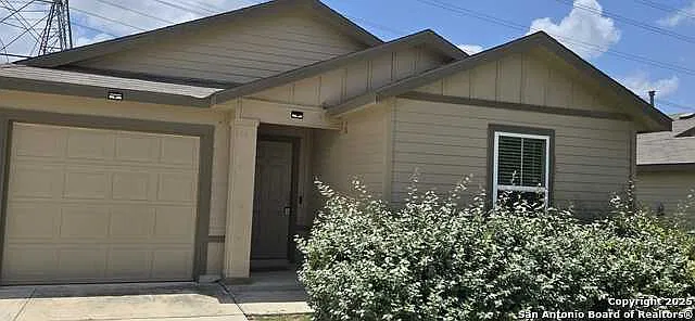 3 bed, 2.0 bath, 1179 sqft, $1,550 — Photo 2