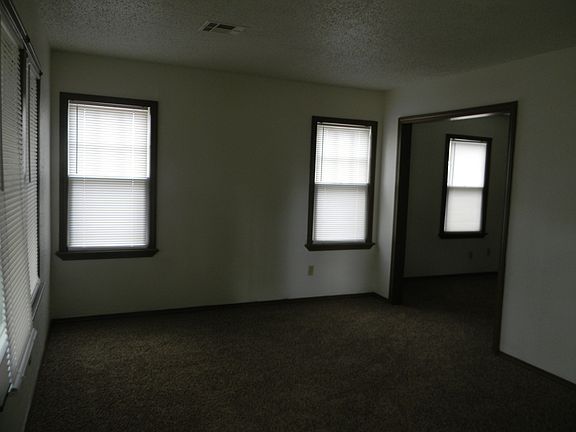 3rd image of 4516 Melrose Ln