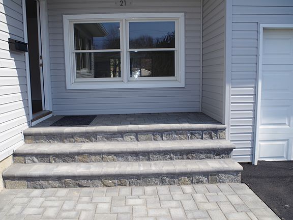 2nd image of 21 Andrea Ln
