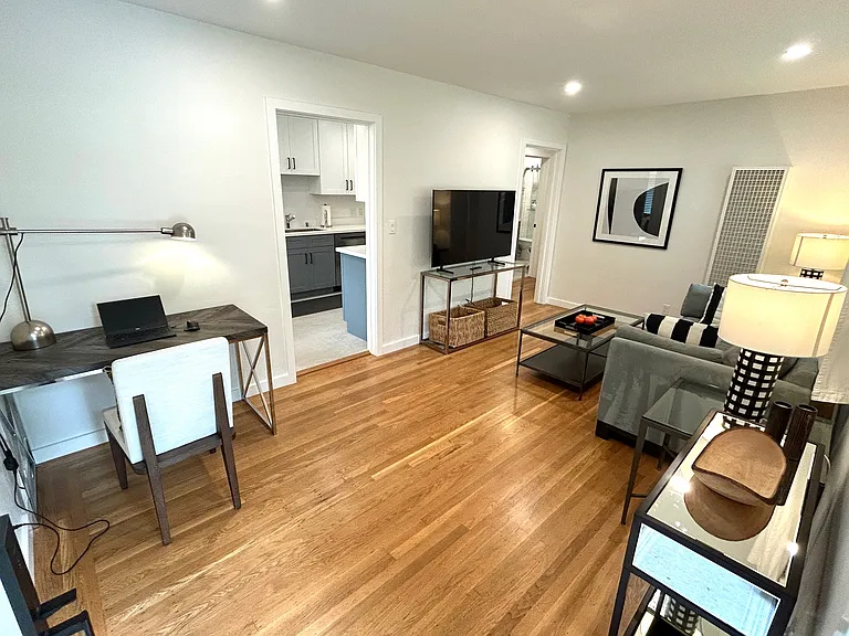 462 Waverley St — Photo 3