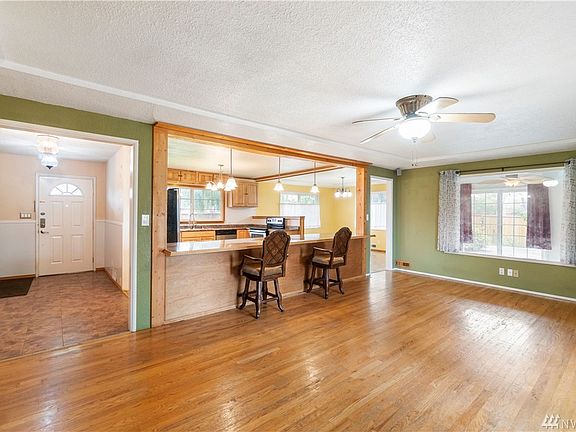 2nd image of 6114 36th Ave E