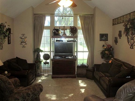 5th image of 1012 Meadowvale Dr