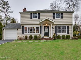 31 Concord Rd, Port Washington, NY 11050