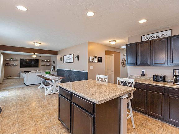 5th image of 4674 Maplelawn Dr