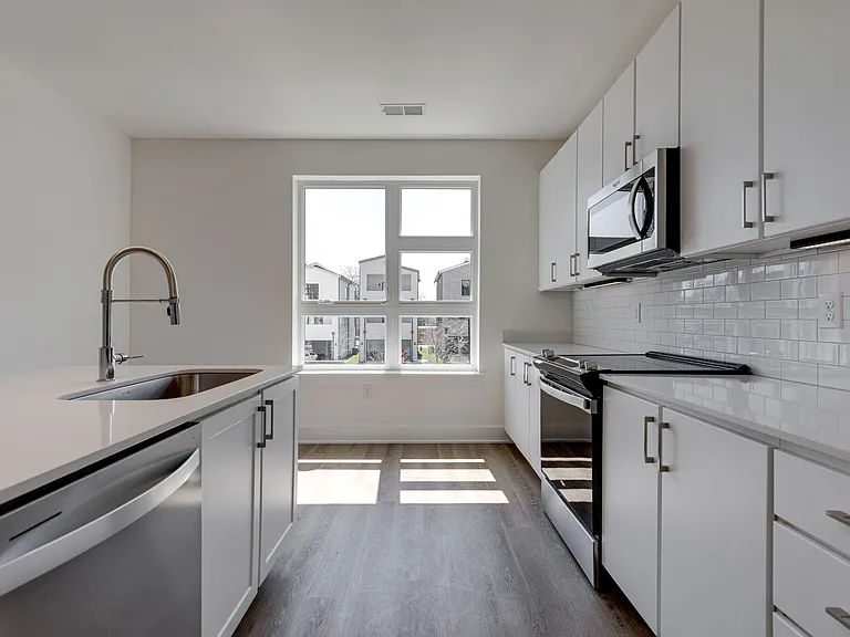 542 Southgate Ave #216 — Photo 2