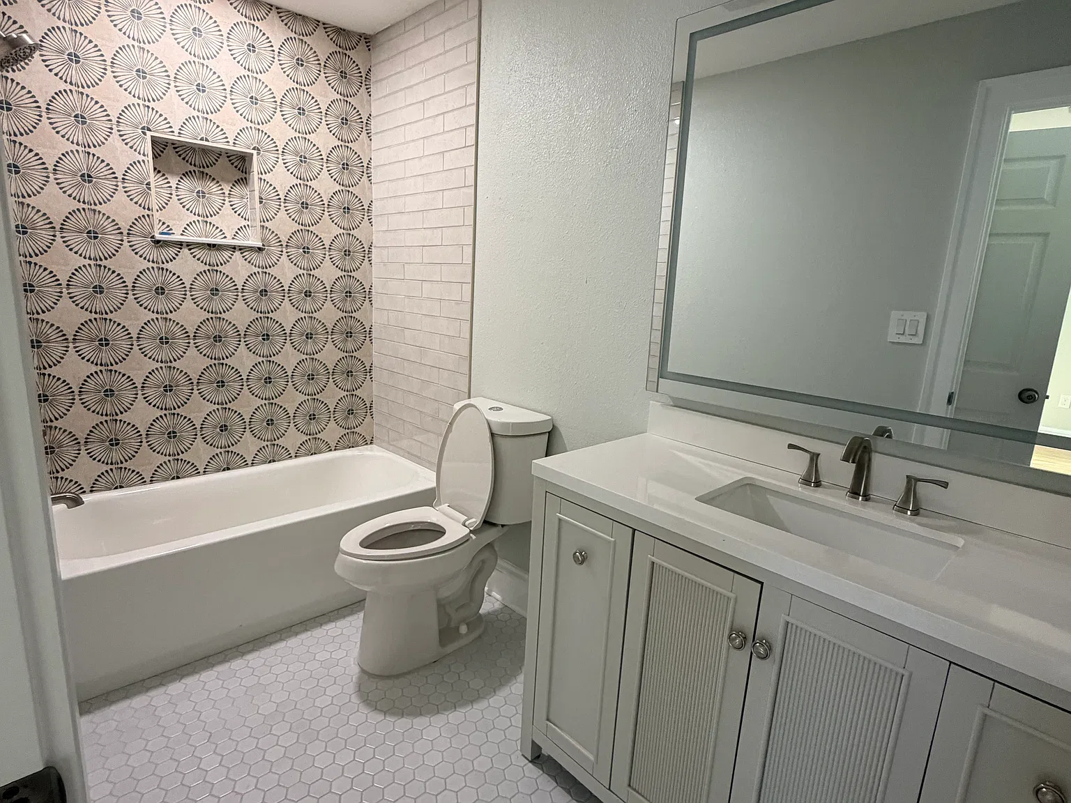 4 bed, 2000 sqft, $5,200 — Photo 3