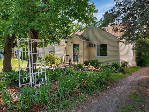 2nd image of 303 4th Ave NE