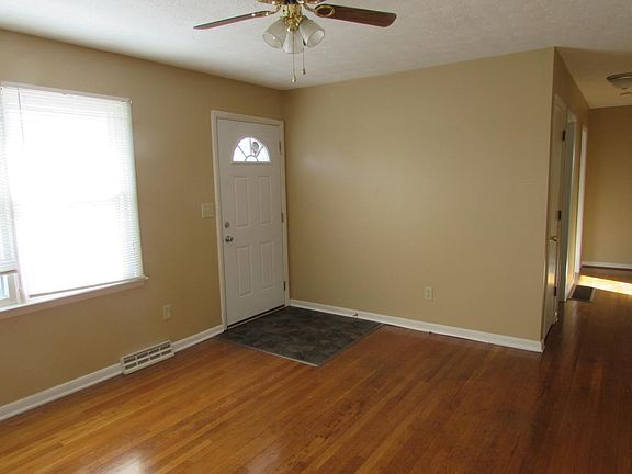 3rd image of 313 Ashgrove Dr