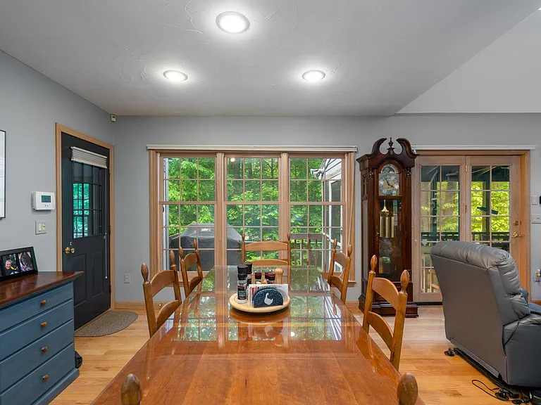 39 Robertson Dr — Photo 16