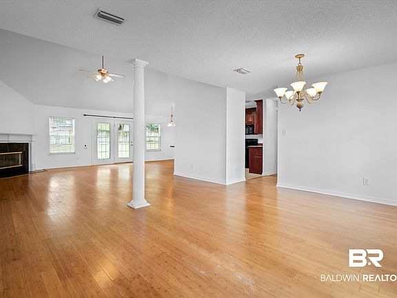 4th image of 9279 Greenleaf Dr