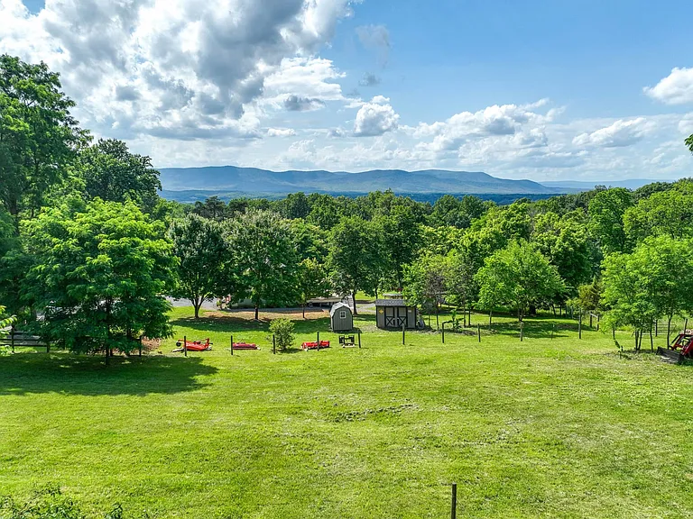 68 Skunk Hollow Ln #B — Photo 7