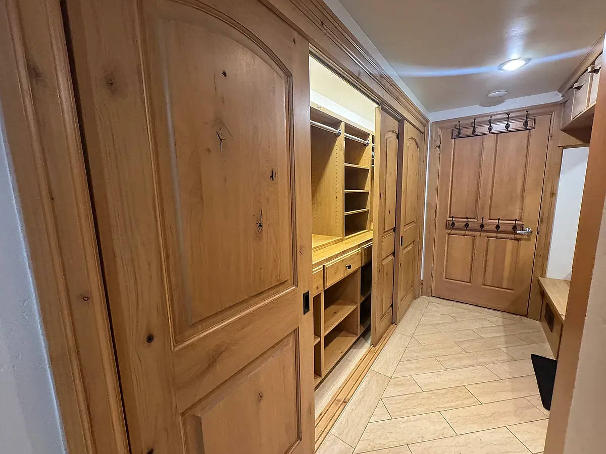 Studio, 330 sqft, $4,200 — Photo 4