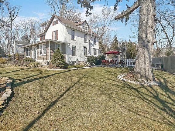 2nd image of 10 Amanda Ln