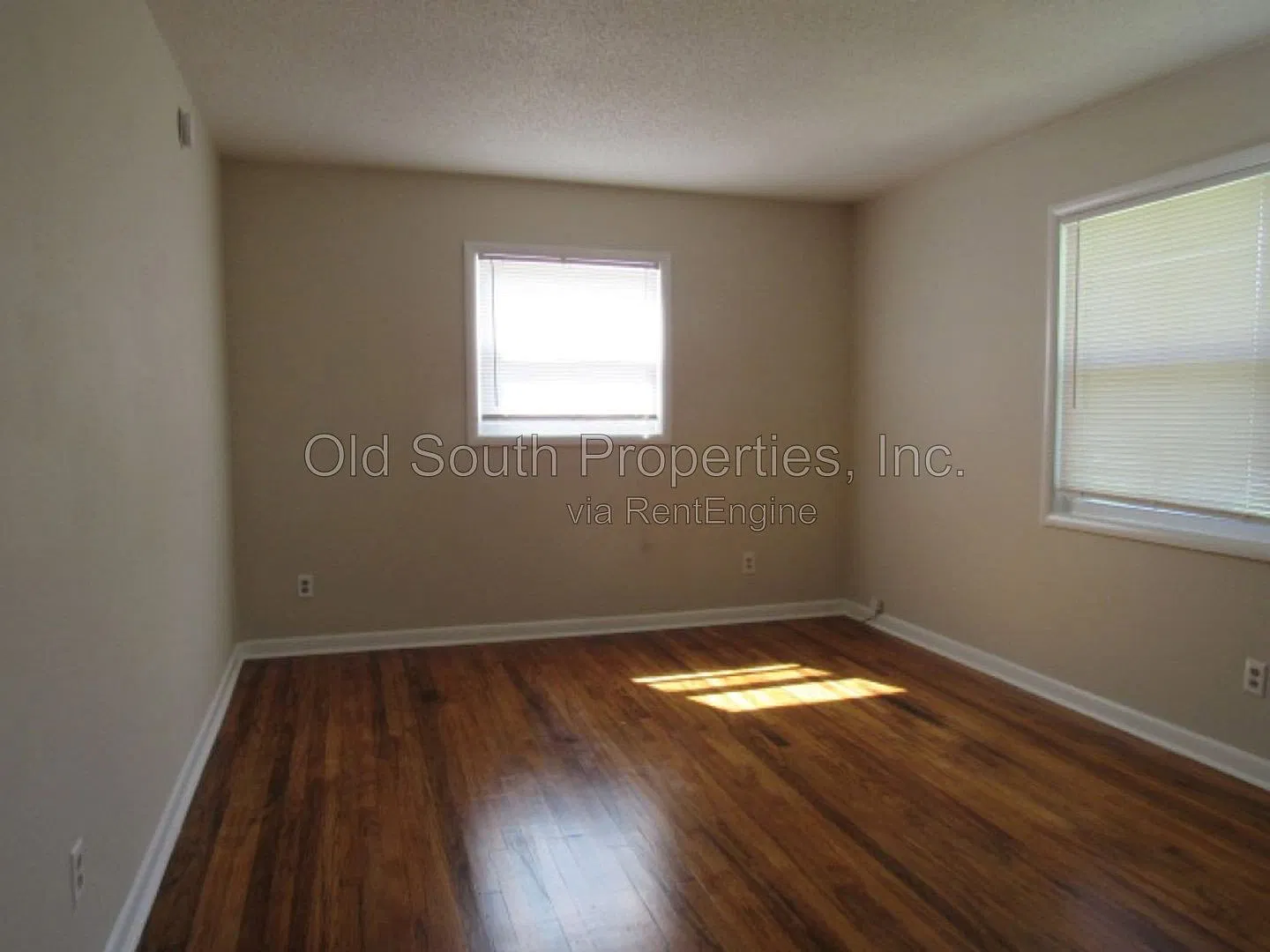 3 bed, 1.0 bath, 945 sqft, $1,450 — Photo 3