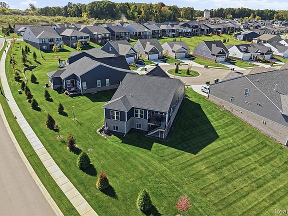 3rd image of 1562 Moss Dr