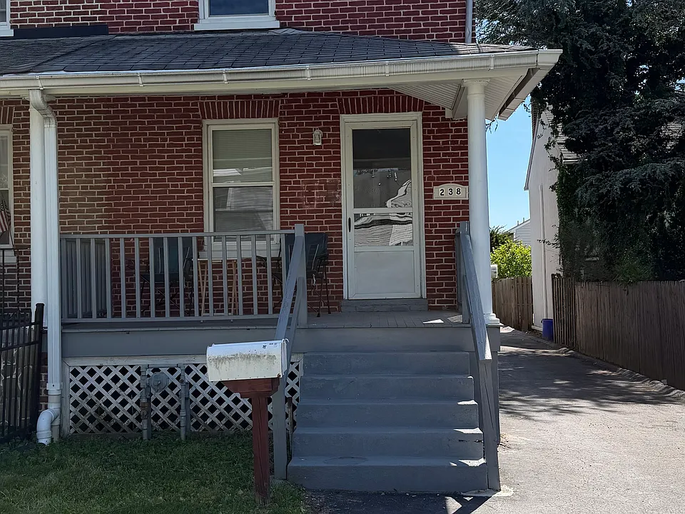 238 Highland Ave #2