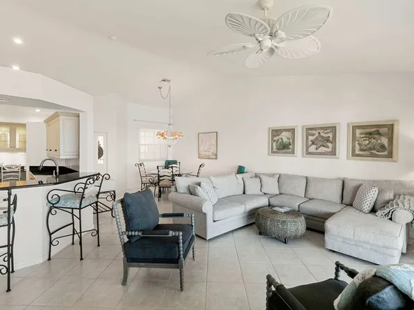 226 Waterway Ct, Marco Island, FL