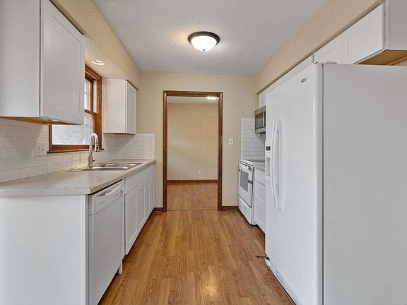 5th image of W5906 Valley PARKWAY