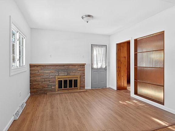 3rd image of 2780 Hamlet Ave N