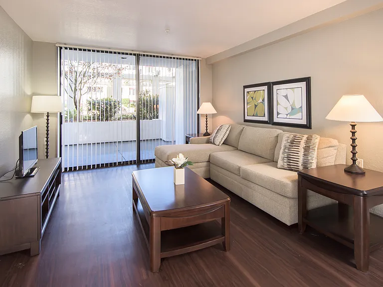 The Colonnade Apartments — Photo 12