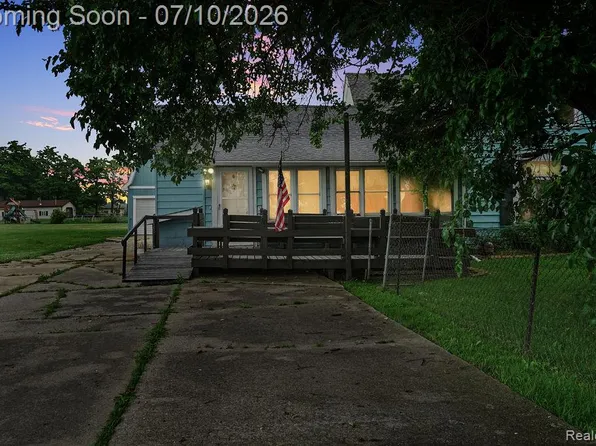 261 Fitz Rd, Goodells, MI 48027