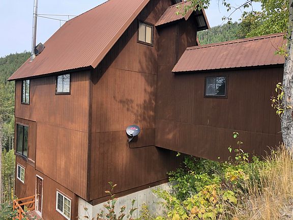 2nd image of 3245 Crest Dr