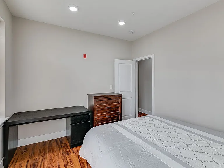 549 Armstrong St #302 — Photo 21