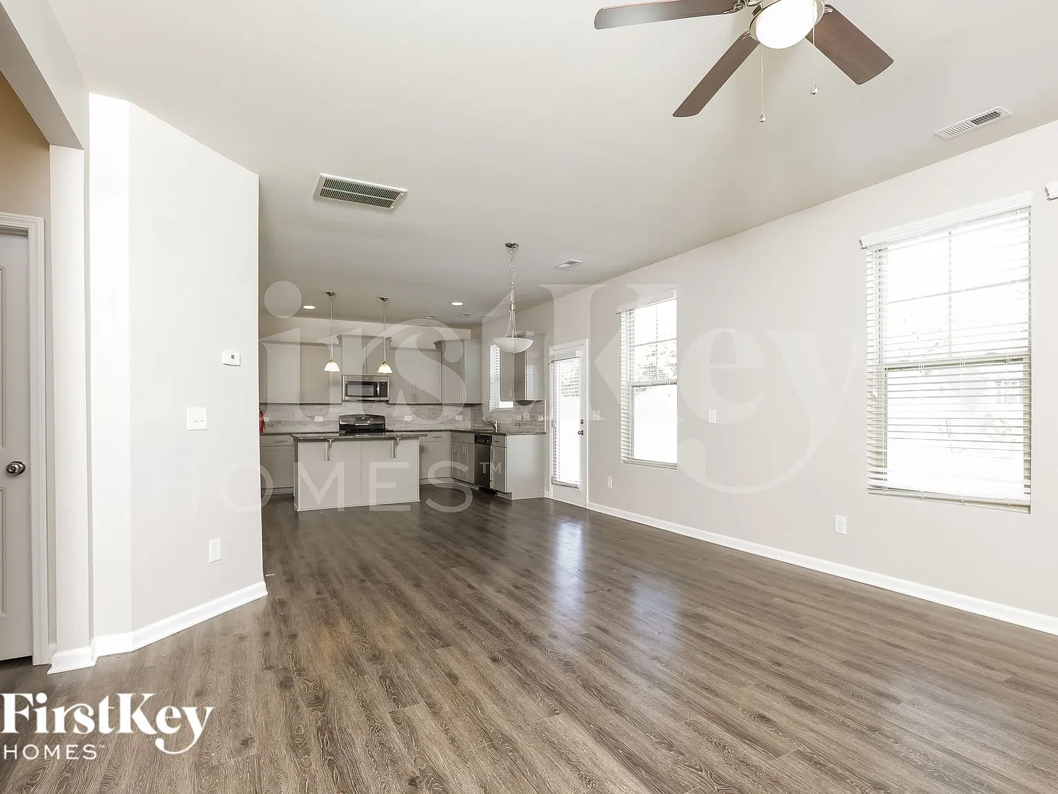 4 bed, 2.5 bath, 2114 sqft, $2,465 — Photo 4