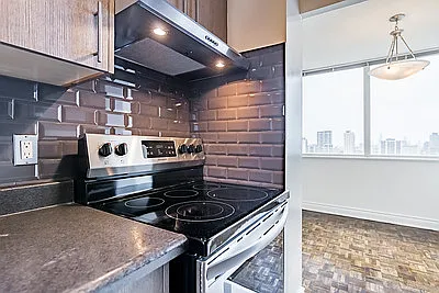 40 Soudan Ave #1205 — Photo 10