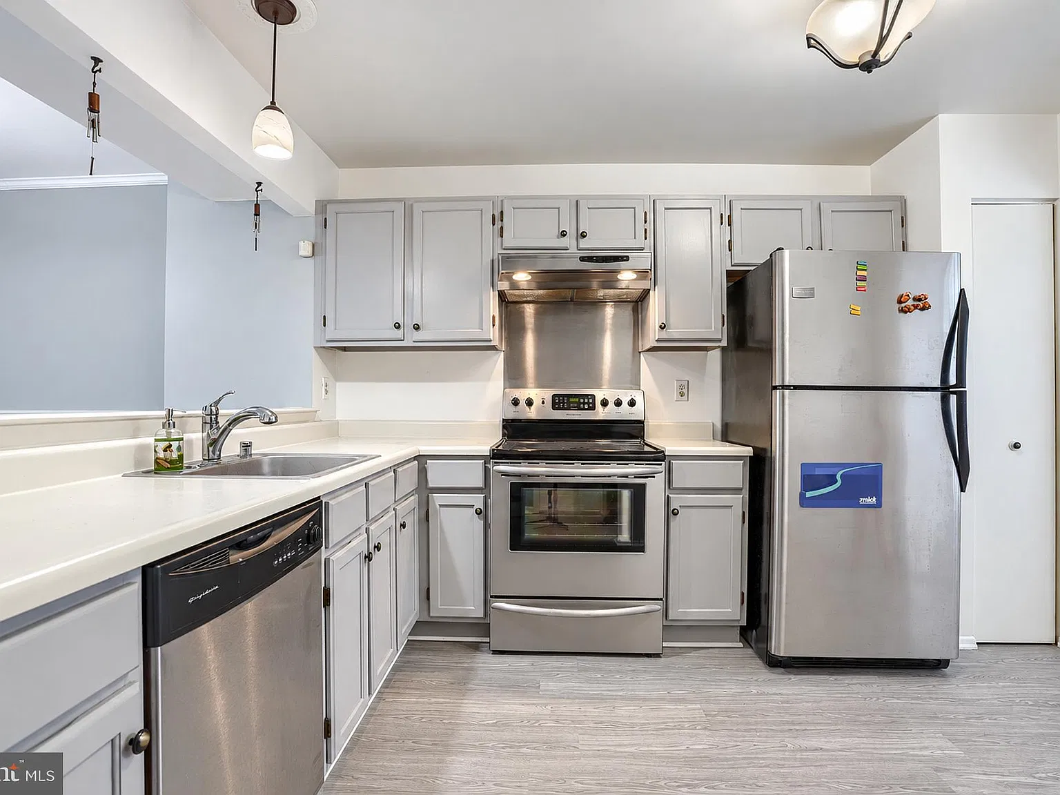 3 bed, 2.0 bath, 1152 sqft, $2,300 — Photo 4