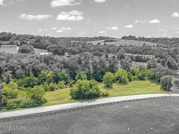 3rd image of Richland Rd