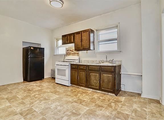 3rd image of 48 Carlton Ave Floor 2