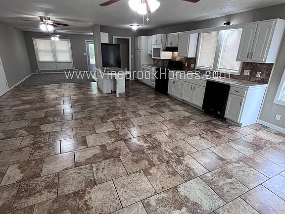 4th image of 9513 Newton Ave