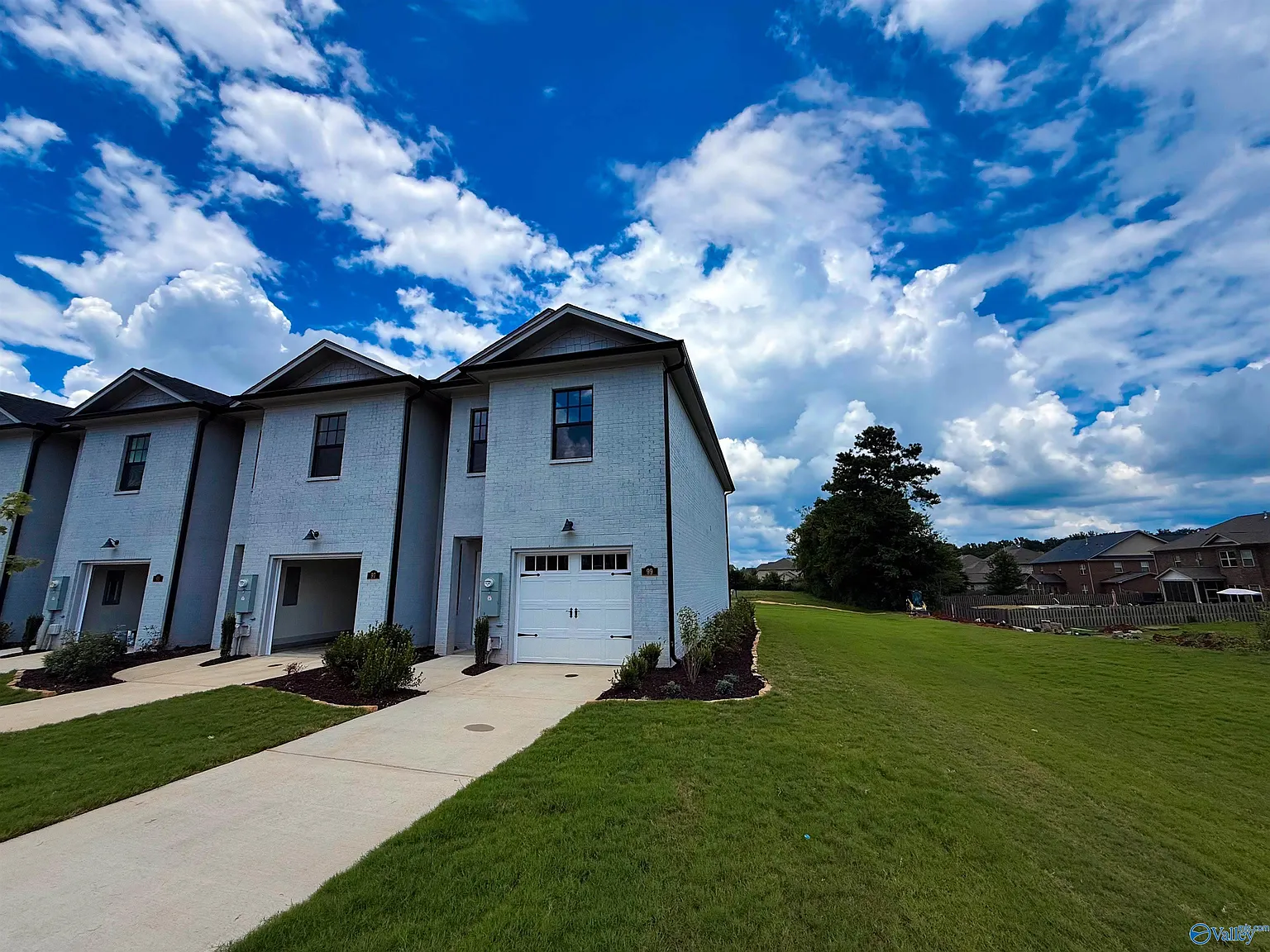 3 bed, 2.5 bath, 1629 sqft, $2,050 — Photo 3