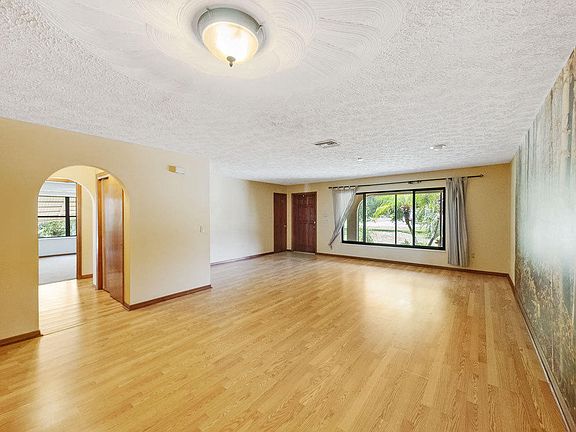 4th image of 4808 Silver Oak Dr