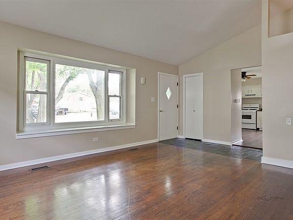 5th image of 742 Noel Dr