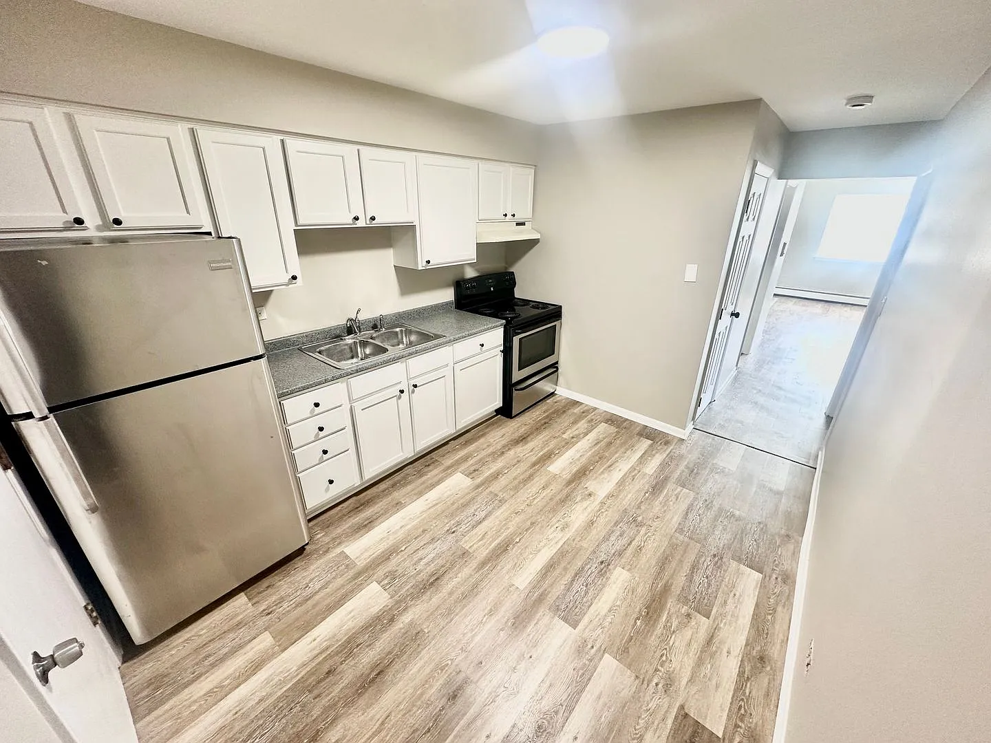 2 bed, 1.0 bath, $1,450 — Photo 3