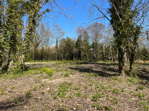 92 Rogers Farm Rd, Tisbury, MA 02568