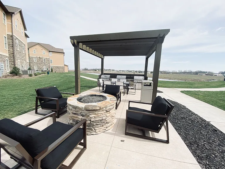 Warrick Trail Apartments — Photo 6