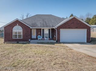 3301 S Woodland Dr, Radcliff, KY 40160