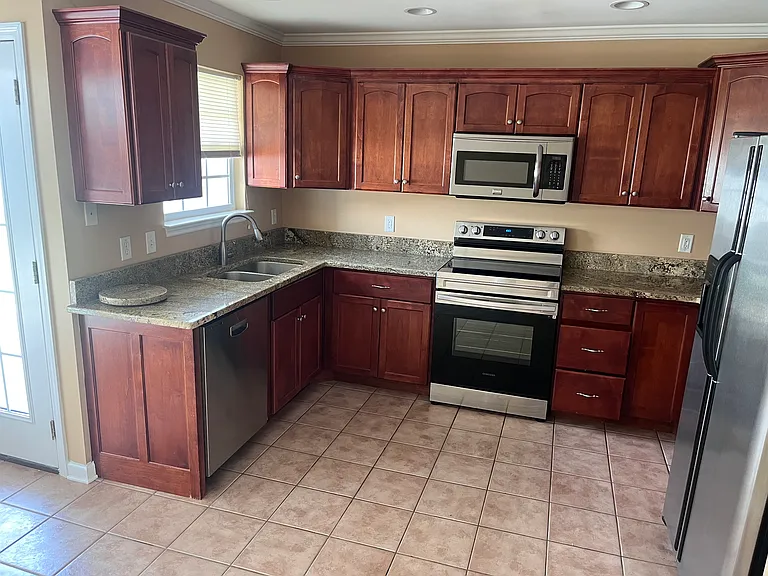 7825 Laurelton Dr — Photo 7